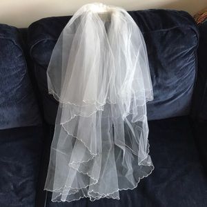 Veil with beaded trim